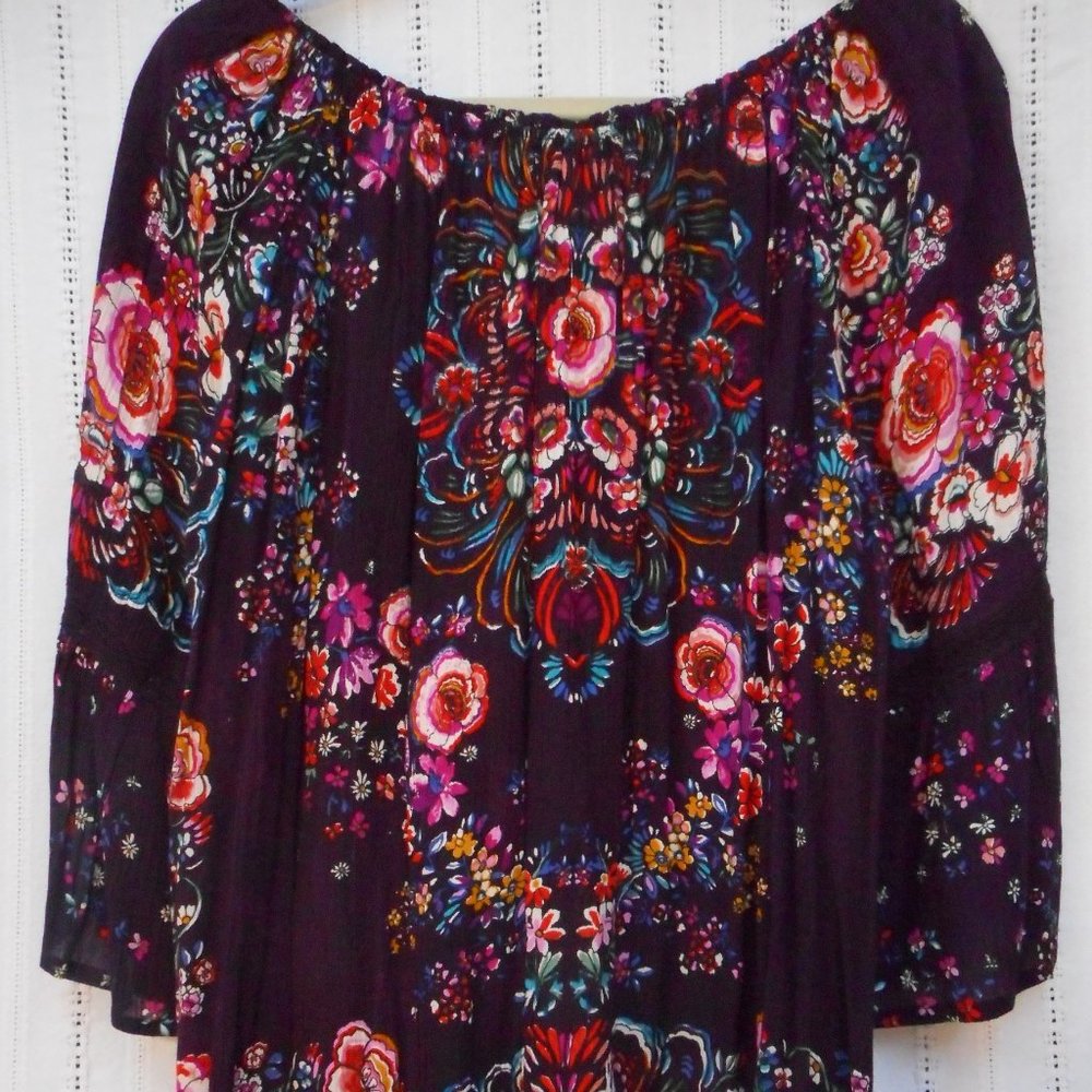 LIKE NEW woman's TUNIC top